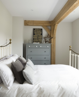 Border Oak bedroom